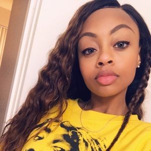 Meet your Posher, Aja